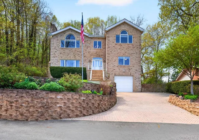 Photo 1 of Sale Pending at 16 E Slope Rd, Bayville, NY 11709 | MLS# 986971 | Listing updated on 2026-10-02
