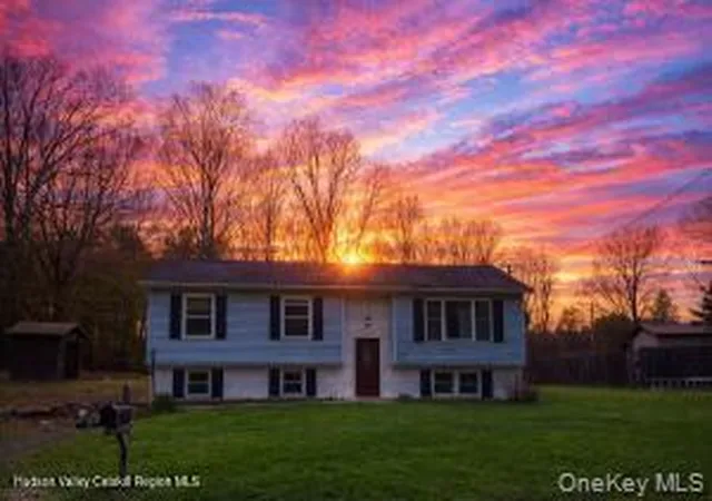 Photo 1 of Single family home for sale at 40 Cathy Jo Pl, Rochester, NY 12404 | MLS# 987690 | Listing updated on 2026-10-06