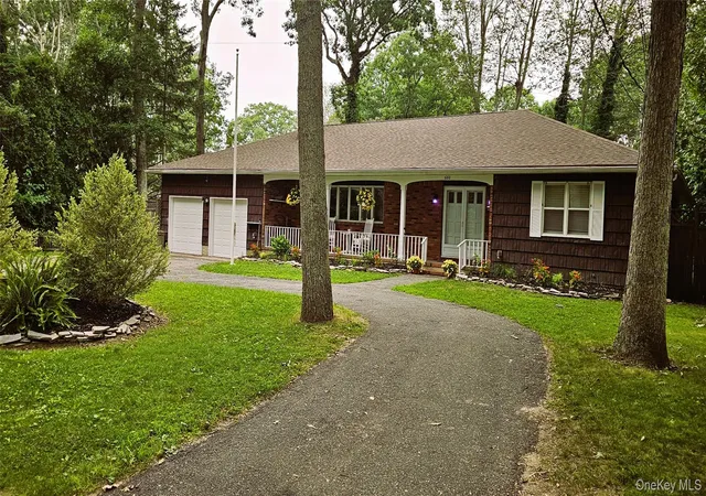 Photo 1 of Single family home for sale at 680 Westview Dr, Southold, NY 11952 | MLS# 987905 | Listing updated on 2026-09-18