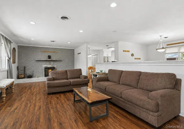 Photo 4 of Single family home for sale at 680 Westview Dr, Southold, NY 11952 | MLS# 987905 | Listing updated on 2026-09-18