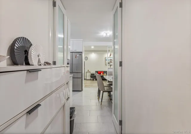 Photo 3 of Sale Pending at 2 Bay Clb Dr #1M, Bayside, NY 11360 | MLS# 989614 | Listing updated on 2026-09-18