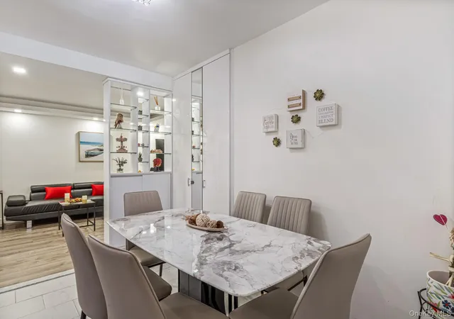 Photo 4 of Sale Pending at 2 Bay Clb Dr #1M, Bayside, NY 11360 | MLS# 989614 | Listing updated on 2026-09-18