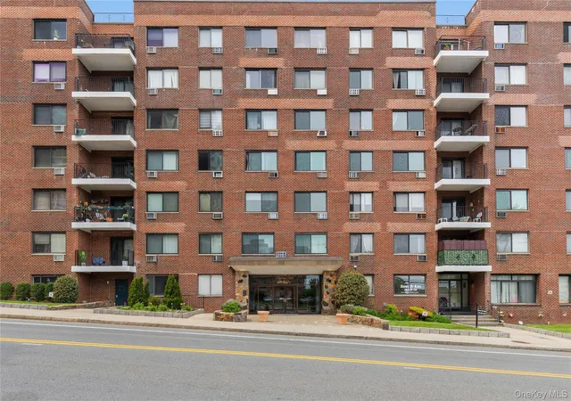 Photo 1 of Sale Pending at 25 Lake St #2C, White Plains, NY 10603 | MLS# 989986 | Listing updated on 2026-09-18