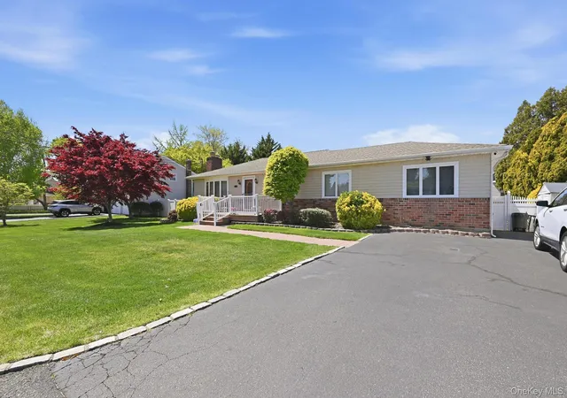 Photo 3 of Sale Pending at 164 Eastwood Ave, Deer Park, NY 11729 | MLS# 990680 | Listing updated on 2026-09-18