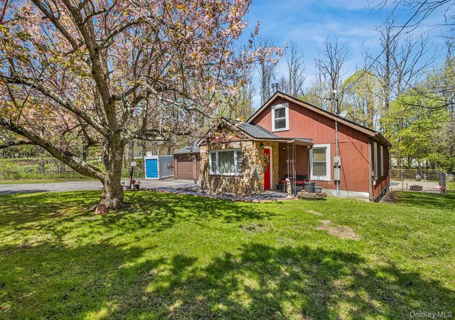 Photo 3 of Single family home for sale at 11 Hustis Rd, Cold Spring, NY 10516 | MLS# 991094 | Listing updated on 2026-09-18