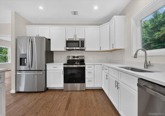 Photo 4 of Single family home for sale at 592 Ludingtonville Rd, Kent, NY 12531 | MLS# 991422 | Listing updated on 2026-09-16