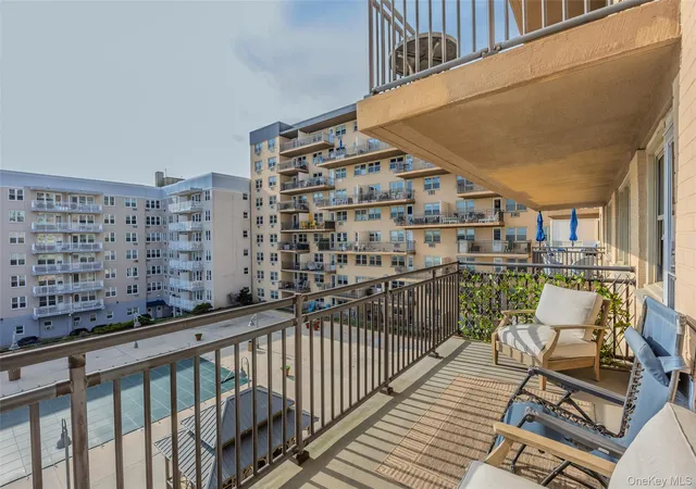 Listing Photo 5 - Condo for sale in building located at 25 Neptune Blvd, Hempstead, NY 11561 - Unit #4H