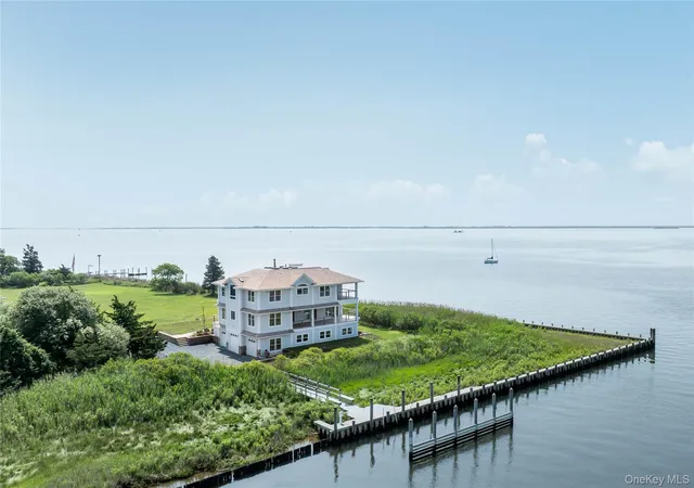 Photo 3 of Single family home for sale at 7 Convent Ln, Center Moriches, NY 11934 | MLS# 991970 | Listing updated on 2026-09-16