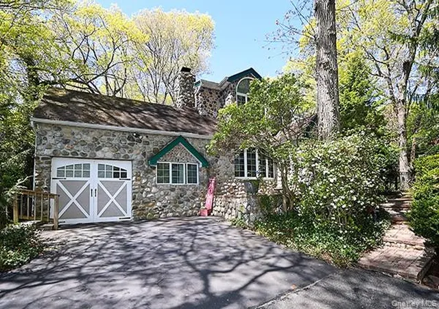 Photo 1 of Sale Pending at 11 Craig Dr, Huntington Station, NY 11746 | MLS# 991996 | Listing updated on 2026-09-18