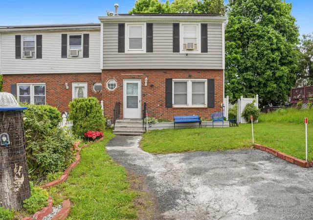 Photo 1 of Single family home for sale at 17 Harbor Hl Ct, Beacon, NY 12508 | MLS# 992016 | Listing updated on 2026-10-03