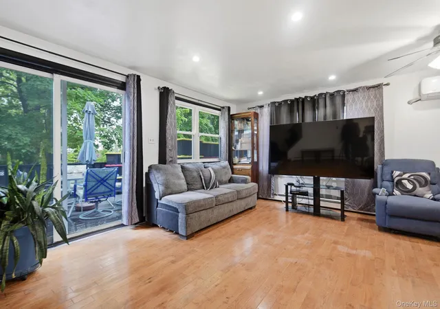 Photo 4 of Single family home for sale at 17 Harbor Hl Ct, Beacon, NY 12508 | MLS# 992016 | Listing updated on 2026-10-03