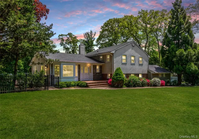 Photo 2 of Single family home for sale at 21 Kodiak Dr, Woodbury, NY 11797 | MLS# 992528 | Listing updated on 2026-09-18