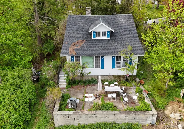Photo 3 of Single family home for sale at 8 Hoyt St, Lewisboro, NY 10590 | MLS# 992940 | Listing updated on 2026-09-16