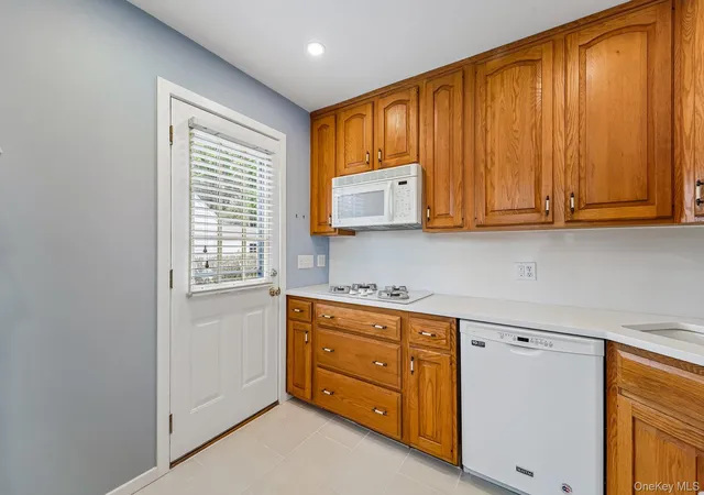 Photo 3 of Sale Pending at 841 King St, Peekskill, NY 10566 | MLS# 993216 | Listing updated on 2026-09-16
