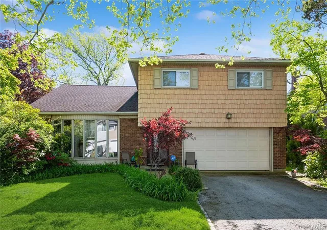 Photo 1 of Single family home for sale at 1040 Cedarhurst St, Valley Stream, NY 11581 | MLS# 993571 | Listing updated on 2026-09-18