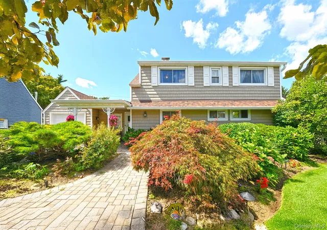 Photo 1 of Single family home for sale at 12 Link Ln, Oyster Bay, NY 11801 | MLS# 993868 | Listing updated on 2026-09-17