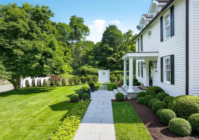 Photo 3 of Sale Pending at 790 King St, Chappaqua, NY 10514 | MLS# 993886 | Listing updated on 2026-09-18