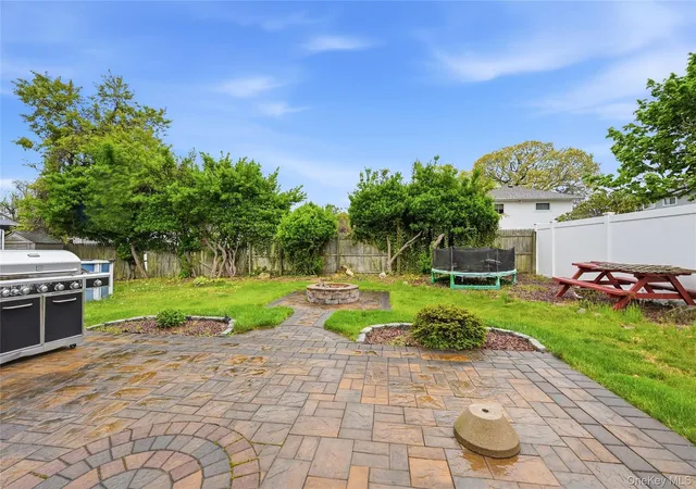 Photo 4 of Sale Pending at 572 Benjamin Rd, Babylon, NY 11703 | MLS# 994003 | Listing updated on 2026-09-18