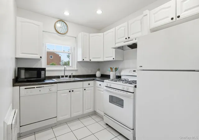 Photo 4 of Sale Pending at 1879 Crompond Rd #C10, Peekskill, NY 10566 | MLS# 994124 | Listing updated on 2026-09-18