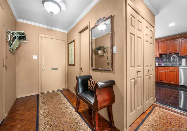 Photo 3 of Sale Pending at 25 Windsor Gate Dr, North Hempstead, NY 11040 | MLS# 995658 | Listing updated on 2026-09-18