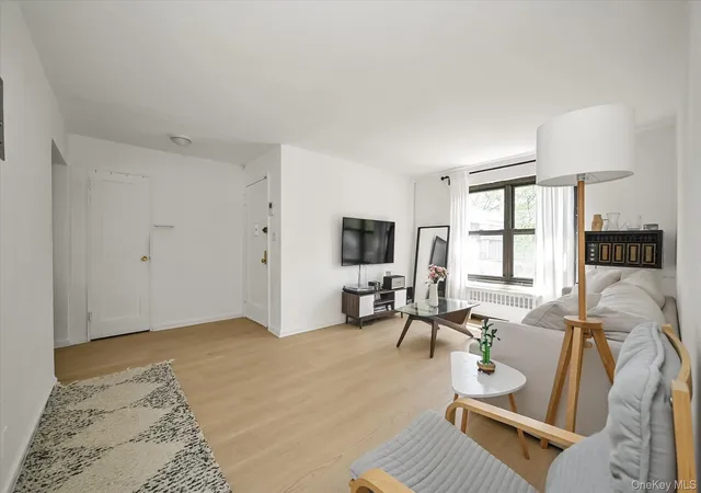 Listing Photo 4 - Condo for sale in building located at 4 E Mill Dr, North Hempstead, NY 11030 - Unit #3E