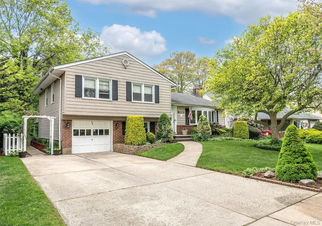 Photo 2 of Sale Pending at 38 Pell Ter, Garden City, NY 11530 | MLS# 997508 | Listing updated on 2026-09-18