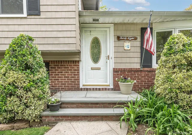 Photo 3 of Sale Pending at 38 Pell Ter, Garden City, NY 11530 | MLS# 997508 | Listing updated on 2026-09-18