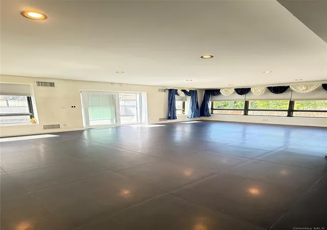 Photo 4 of House for sale at 21544 23rd Road, New York, NY 11360 | MLS# 998628 | Listing updated on 2026-09-16