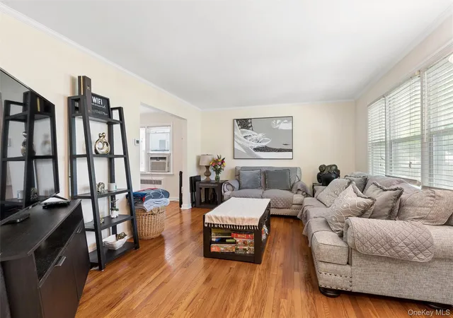 Photo 4 of House for sale at 163 Beech St, Floral Park, NY 11001 | MLS# 999358 | Listing updated on 2026-10-24