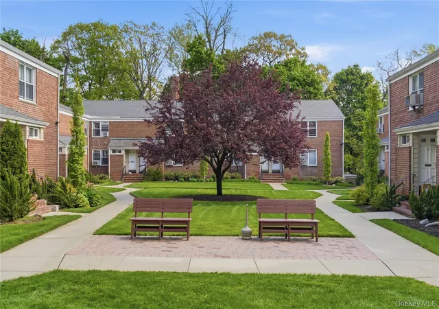 Photo 2 of Sale Pending at 83 Edwards St #2A, Roslyn Heights, NY 11577 | MLS# 999371 | Listing updated on 2026-09-18