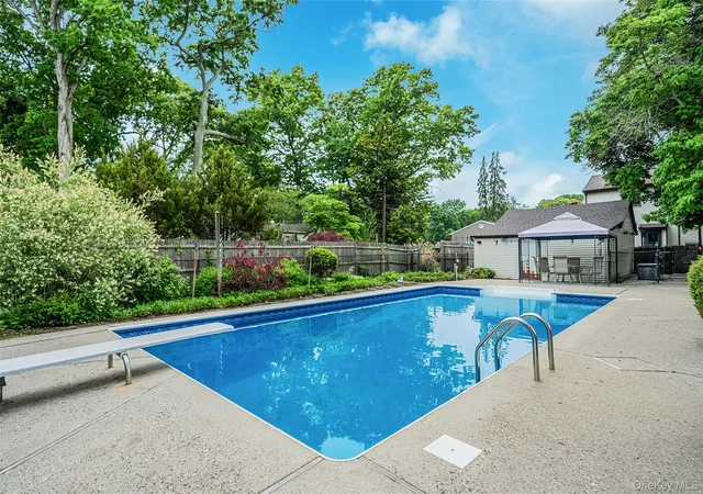 Photo 1 of Sale Pending at 1333 Boston Ave, Bay Shore, NY 11706 | MLS# 999745 | Listing updated on 2026-09-28