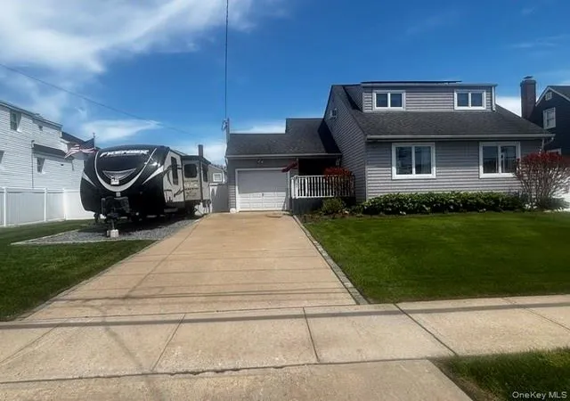 Photo 4 of Sale Pending at 101 Buena Vista Blvd, Lindenhurst, NY 11757 | MLS# 999861 | Listing updated on 2026-09-16