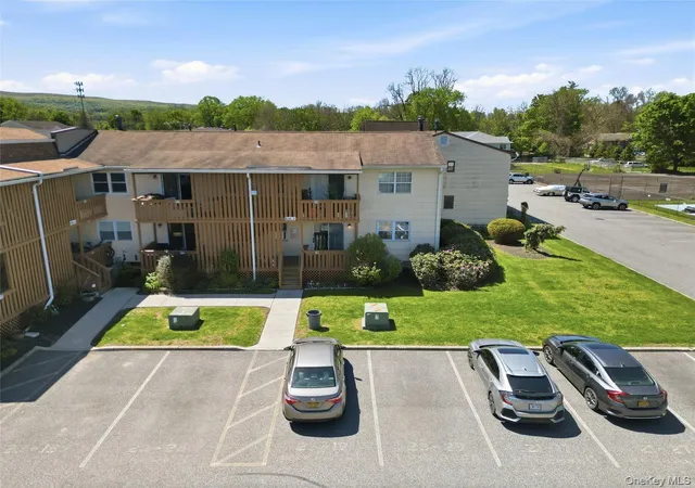 Listing Photo 4 - Condo for sale in building located at 21 Weathervane Dr, Washingtonville, NY 10992 - Unit #16