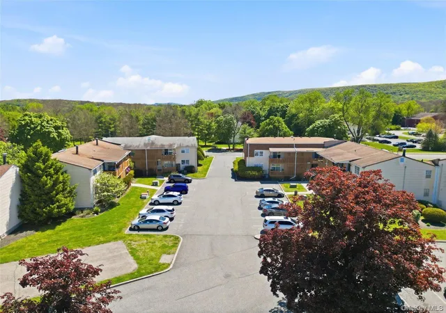 Listing Photo 5 - Condo for sale in building located at 21 Weathervane Dr, Washingtonville, NY 10992 - Unit #16
