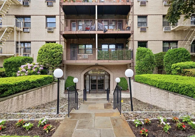 Photo 3 of Sale Pending at 2261 Palmer Ave #4L, New Rochelle, NY 10801 | MLS# 999990 | Listing updated on 2026-10-05