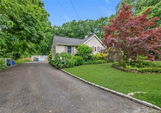 Photo 3 of Single family home for sale at 81 Union Ave, Amityville, NY 11701 | MLS# 000173 | Listing updated on 2026-09-16