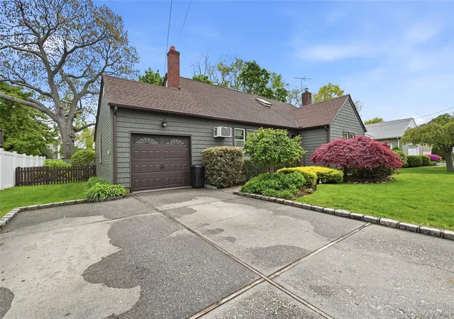 Photo 2 of Sale Pending at 41 Lane St, Lindenhurst, NY 11757 | MLS# 1000208 | Listing updated on 2026-09-18