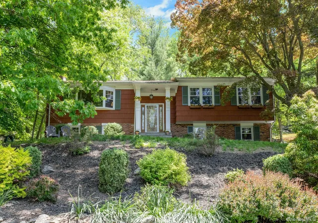 Photo 2 of Sale Pending at 8 Woodland Rd, Bedford, NY 10506 | MLS# 1000711 | Listing updated on 2026-09-18