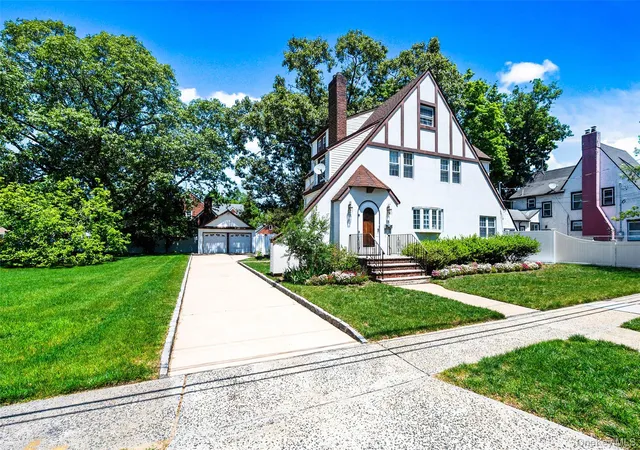 Photo 1 of Sale Pending at 15 Maine Ave, Rockville Centre, NY 11570 | MLS# 1000803 | Listing updated on 2026-09-18
