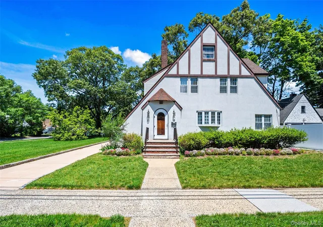 Photo 2 of Sale Pending at 15 Maine Ave, Rockville Centre, NY 11570 | MLS# 1000803 | Listing updated on 2026-09-18