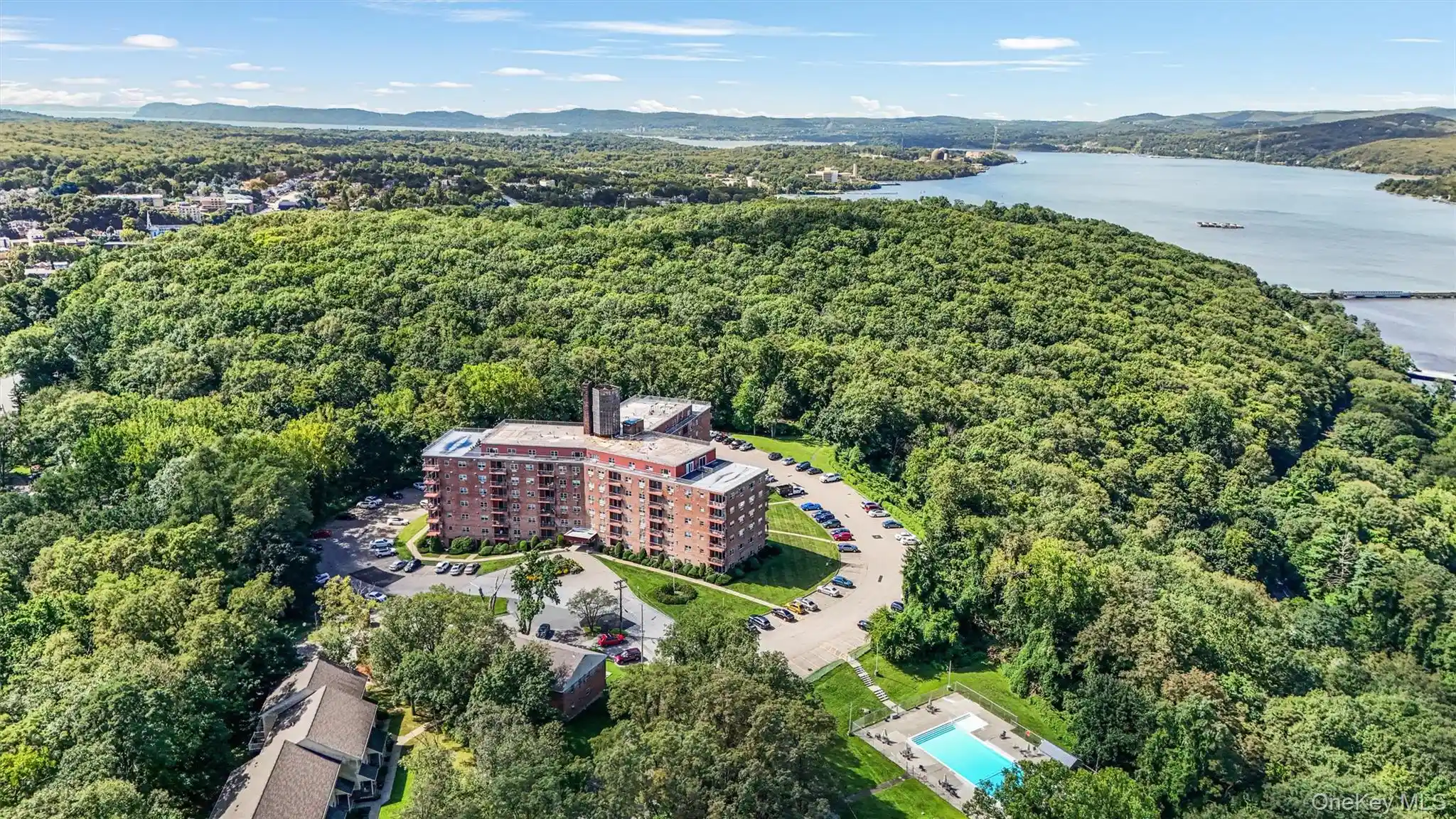 Listing Photo 2 - Condo for sale in 1 Lakeview Dr located at 1 Lakeview Dr, Peekskill, NY 10566 - Unit #1P
