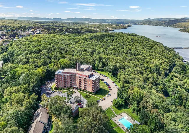 Photo 2 of Sale Pending at 1 Lakeview Dr #1P, Peekskill, NY 10566 | MLS# 1001033 | Listing updated on 2026-09-26