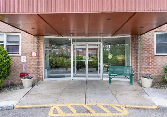 Listing Photo 4 - Condo for sale in building located at 1 Lakeview Dr, Peekskill, NY 10566 - Unit #1P