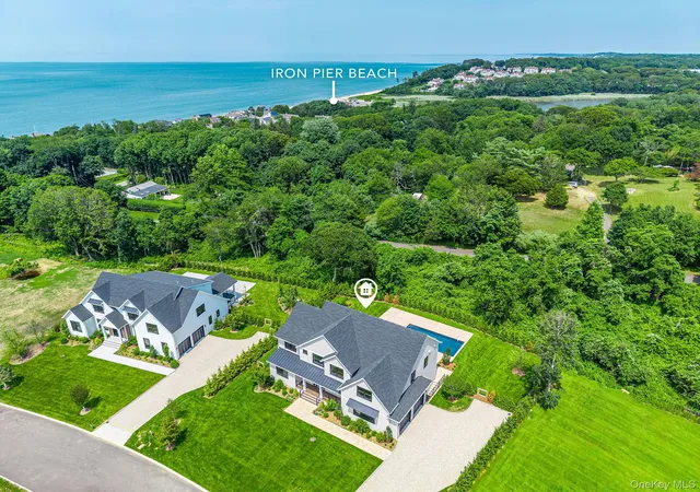 Photo 2 of Single family home for sale at 7 Sea Crst Ct, Hampton Bays, NY 11946 | MLS# 1001049 | Listing updated on 2026-10-08