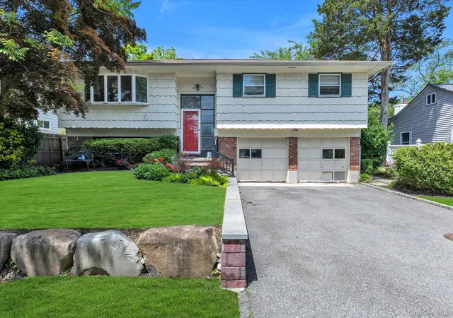 Photo 1 of Sale Pending at 261 W Pulaski Rd, Huntington Station, NY 11746 | MLS# 1001128 | Listing updated on 2026-09-18