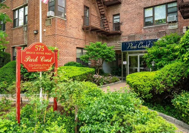 Photo 2 of Sale Pending at 575 Bronx River Rd #6C, Yonkers, NY 10704 | MLS# 1001602 | Listing updated on 2026-09-18