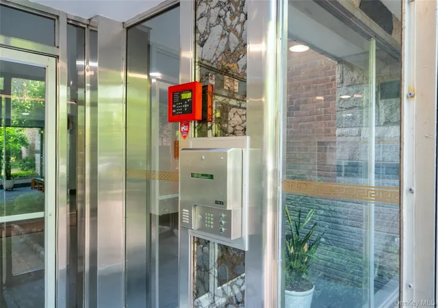 Photo 3 of Sale Pending at 575 Bronx River Rd #6C, Yonkers, NY 10704 | MLS# 1001602 | Listing updated on 2026-09-18