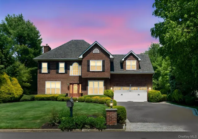 Photo 2 of Sale Pending at 34 Ketchum Ct, Huntington, NY 11731 | MLS# 1001805 | Listing updated on 2026-09-18