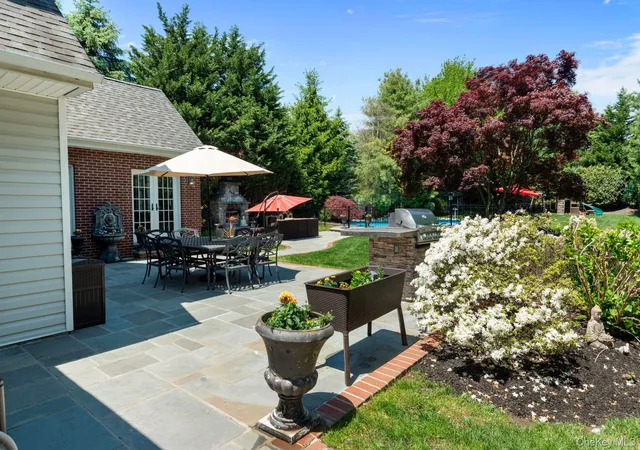 Photo 4 of Sale Pending at 34 Ketchum Ct, Huntington, NY 11731 | MLS# 1001805 | Listing updated on 2026-09-18