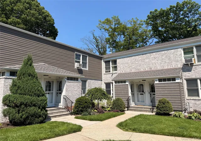 Listing Photo 4 - Condo for sale in building located at 54 Gln Keith Rd, Oyster Bay, NY 11542 - Unit #L